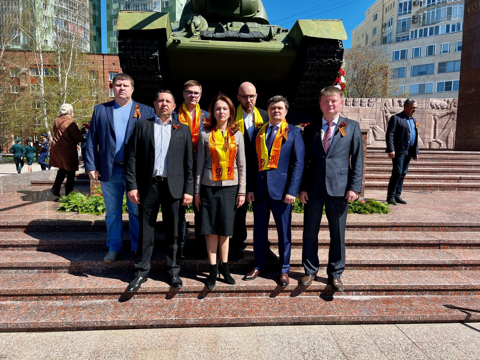 Прикамские социалисты возложили цветы к мемориалу Уральскому танковому корпусу